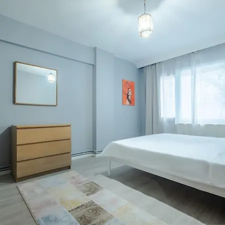 Flat 800 M To Ce Apartment *