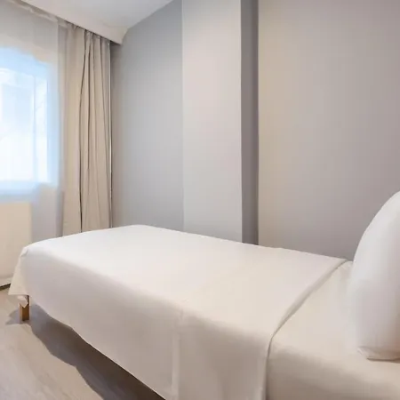Flat 800 M To Ce Apartment *